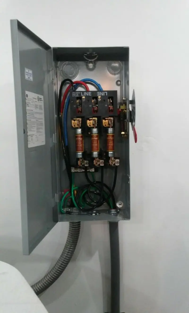 Three-phase disconnect switch installed for Electrical Wiring & Rewiring in Putnam